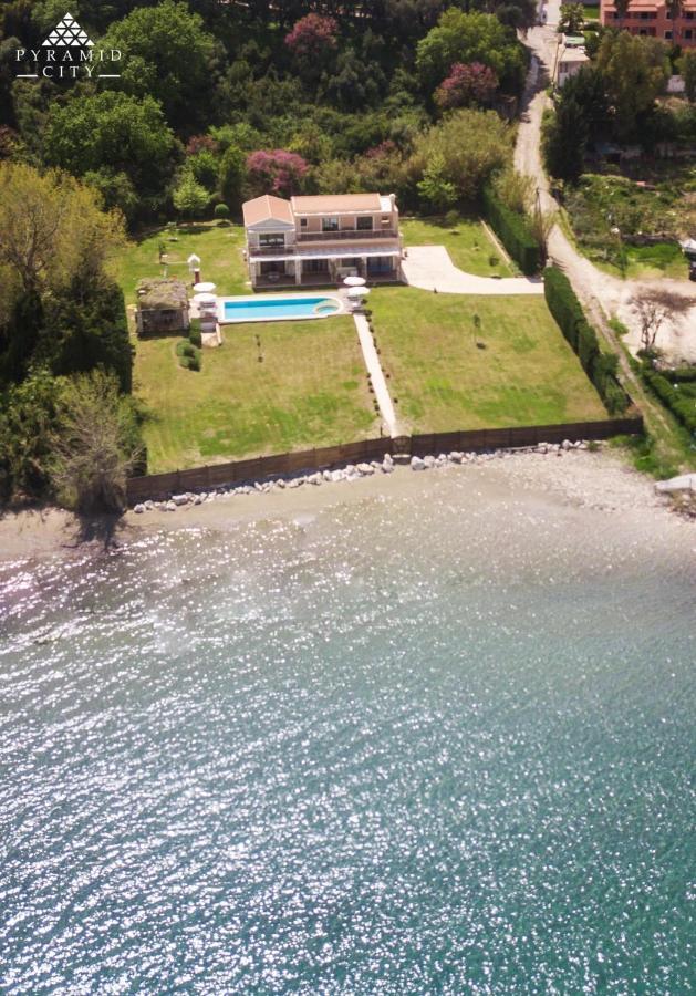 Luxury Villa Hera - Beachfront Roda  Bagian luar foto