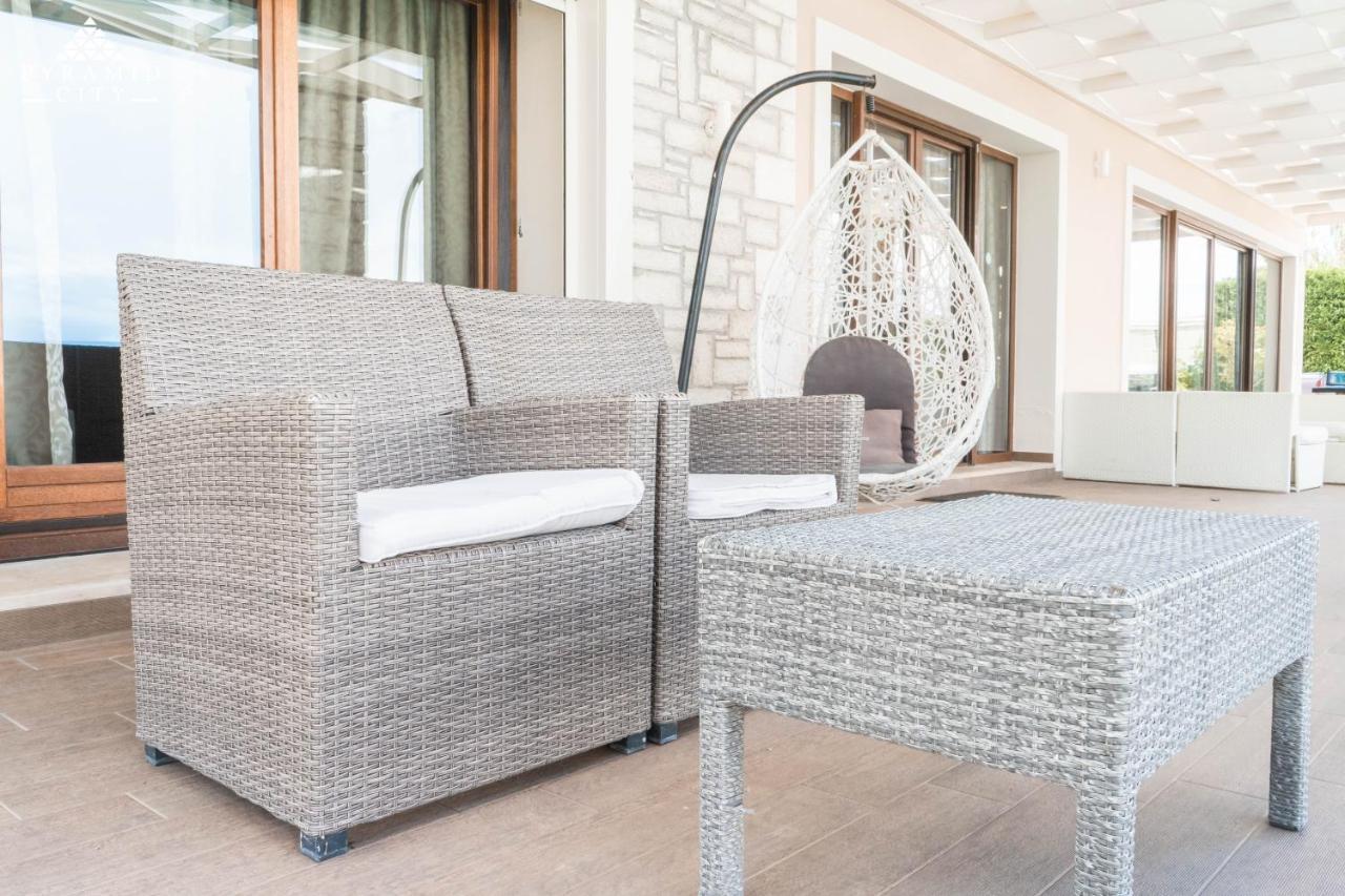 Luxury Villa Hera - Beachfront Roda  Bagian luar foto