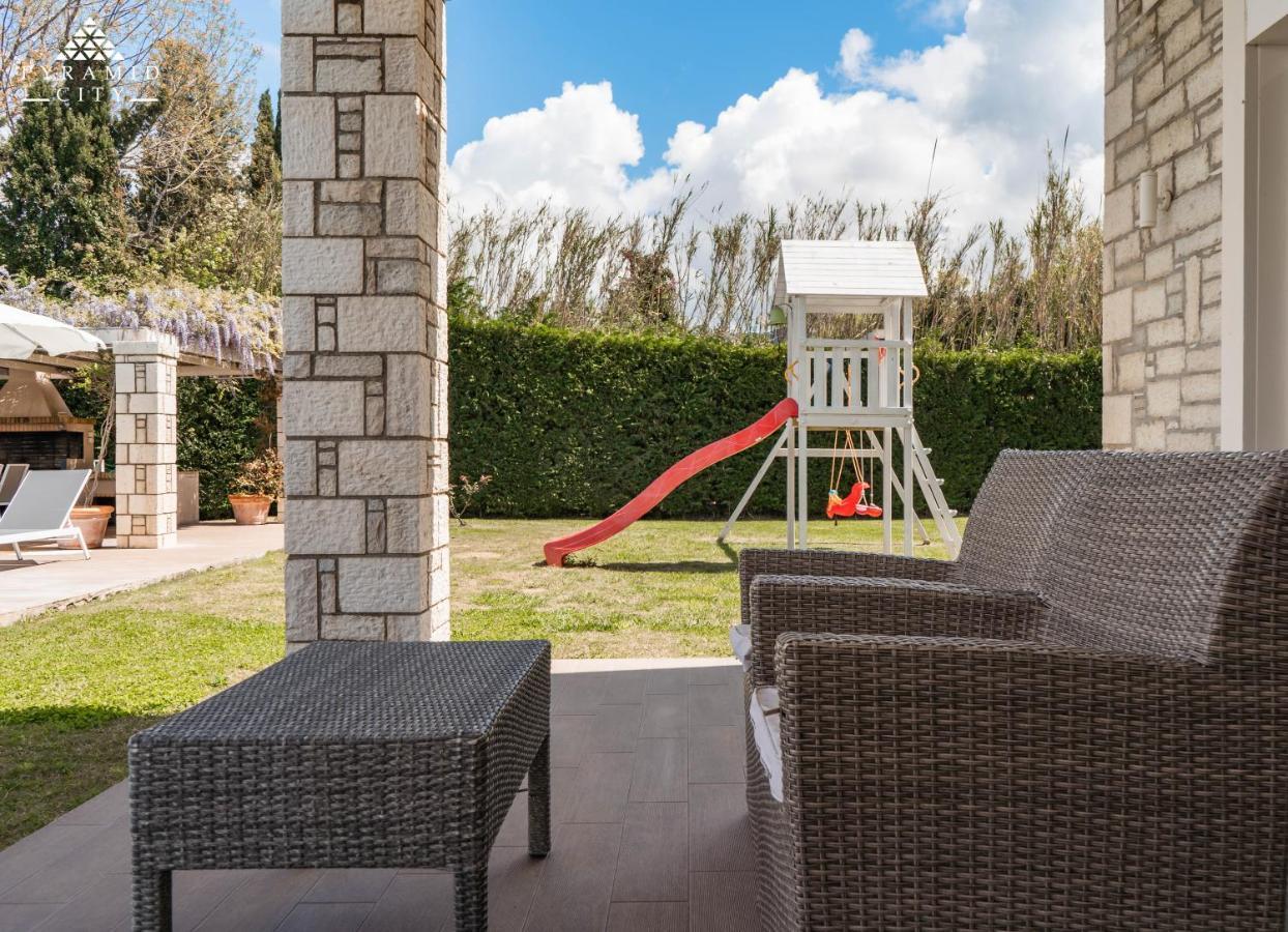 Luxury Villa Hera - Beachfront Roda  Bagian luar foto